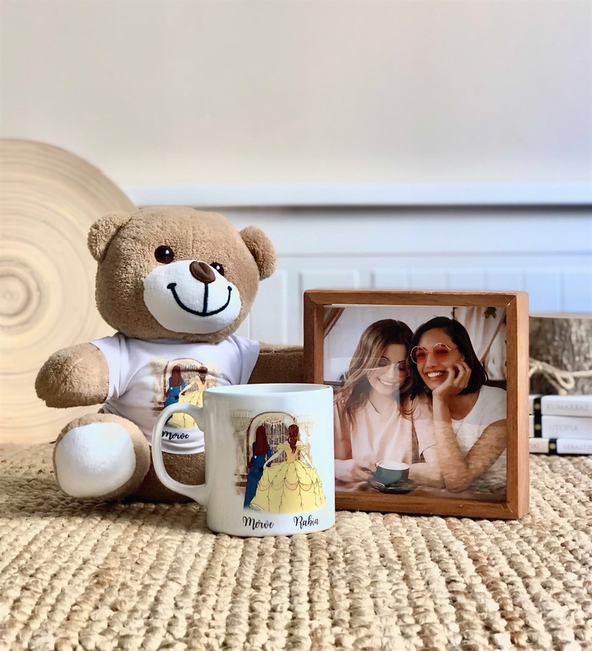 Kişiye Özel Best Friend Kupa Ayıcık Ve Fotoğraf ÇerçevesiGiftmoda Best-Friend-Kupa-Ayıcık-Ve-Ahşap-Çerçeve-1