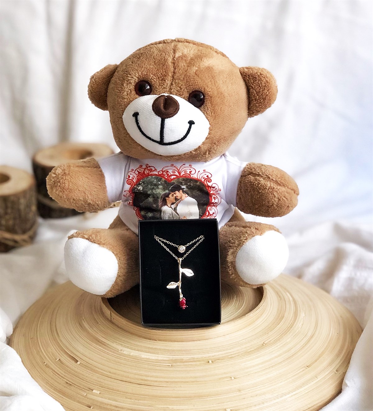Kişiye Özel Fotoğraflı Ayıcık Ve Gül Tasarımlı Kolye SetGiftmoda K-Ö-Ayıcık-Gül-Kolye 