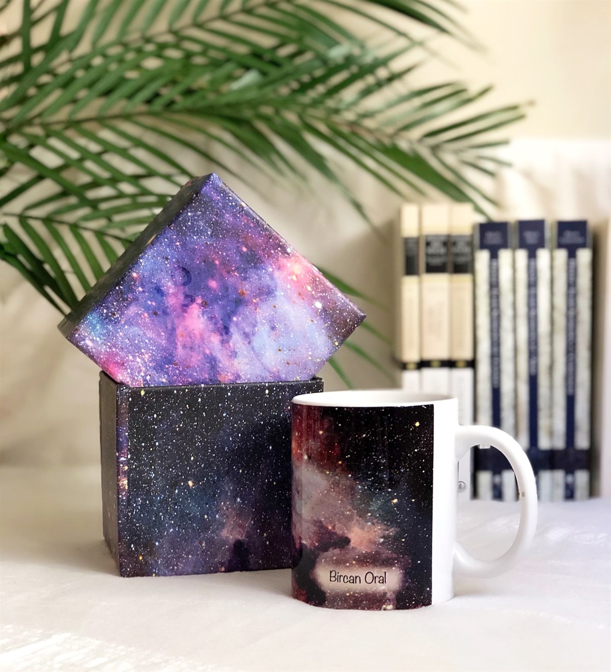 Kişiye Özel Hediye Kutulu Uzay Tasarımlı KupaGiftmodaspace-kupa-ko