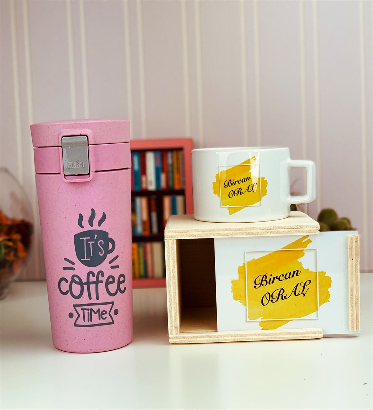 Kişiye Özel Kutulu Kupa Ve Coffee Time Pembe Cam KupaGiftmodaCoffee-Pembe-Cam-Kupa-Kutulu-Kupa