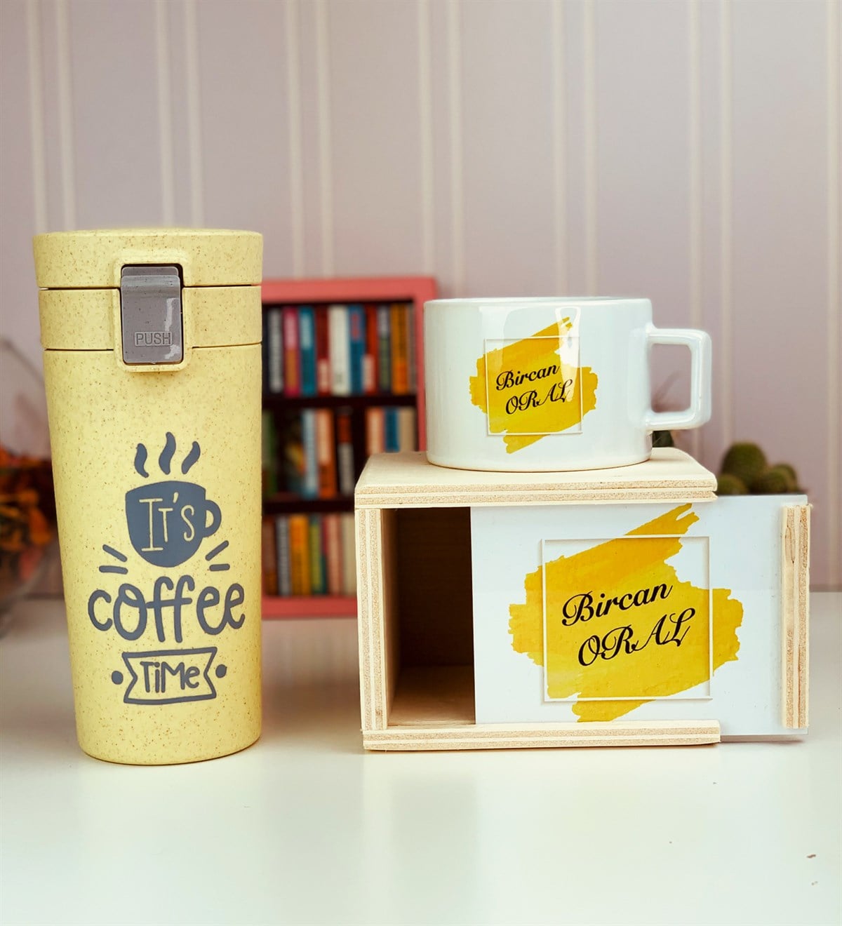 Kişiye Özel Kutulu Kupa Ve Coffee Time Sarı Cam KupaGiftmodaCoffee-Sarı-Cam-Kupa-Kutulu-Kupa