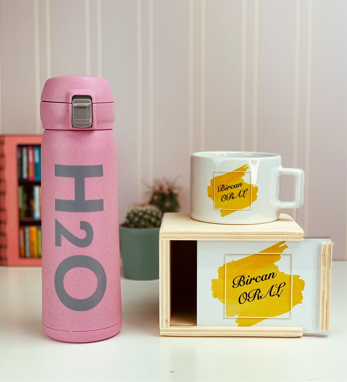 Kişiye Özel Kutulu Kupa Ve H20 Sarı Cam MataraGiftmodaPembe-Cam-Matara-Kutulu-Kupa