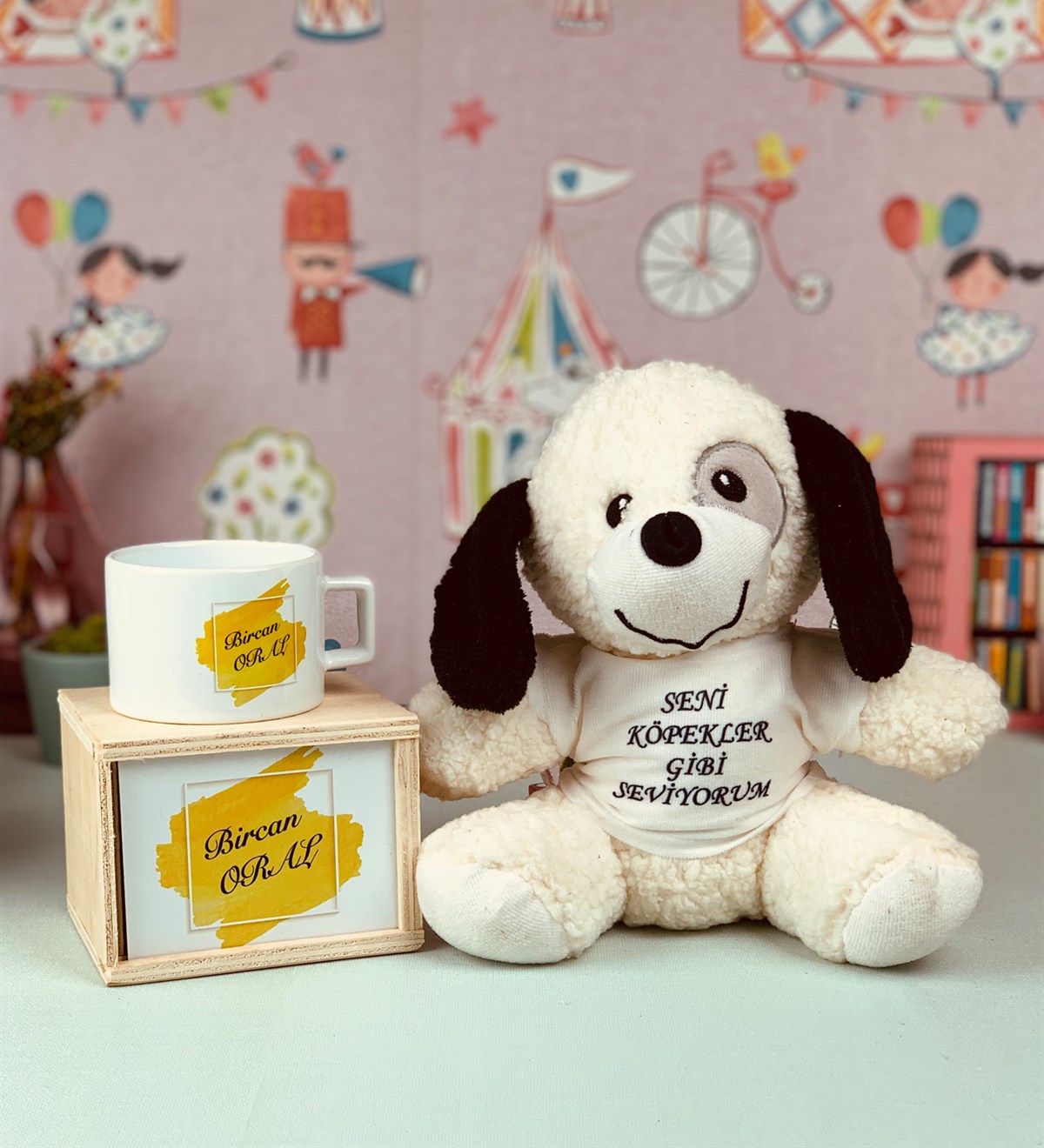Kişiye Özel kutulu Kupa Ve Seni Köpekler Gibi Seviyorum Peluş KöpekGiftmodaKöpekler-Gibi-Seviyorum-Peluş-Köpek-Kutulu-Kupa