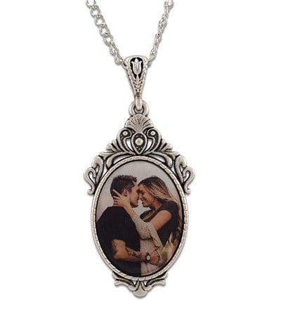 Kişiye Özel Oval İşlemeli Madalyon Kolye