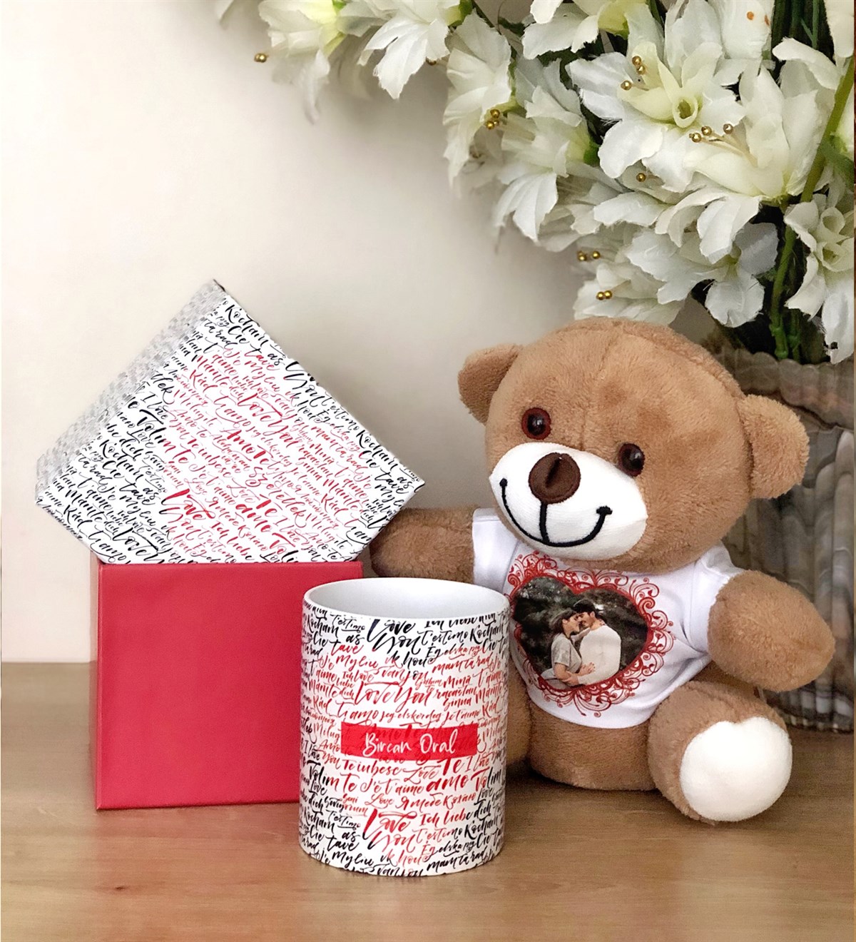 Kişiye Özel Peluş Ayıcıklı Hediye Kutulu Her Dilde Seni Seviyorum Kupa SetiGiftmoda100-dilde-kutu-kupa-peluş-ayıcık