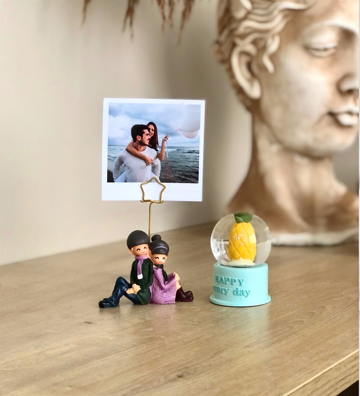 Kişiye Özel Sırt Sırta Sevgili Not Tutucu Ve Mini Boy Ananas Işıklı Kar Küresi GiftmodaGM-2114-Ananas-Ko