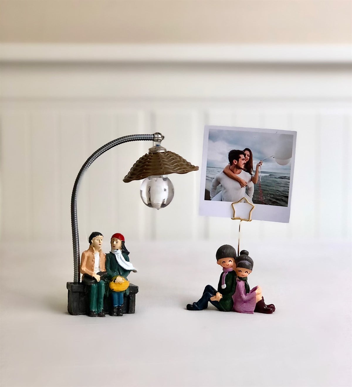 Kişiye Özel Sırt Sırta Sevgili Not Tutucu Ve Bankta Oturan Romantik Aşık BiblosuGiftmodaGM-2114-GM-1018-Kö