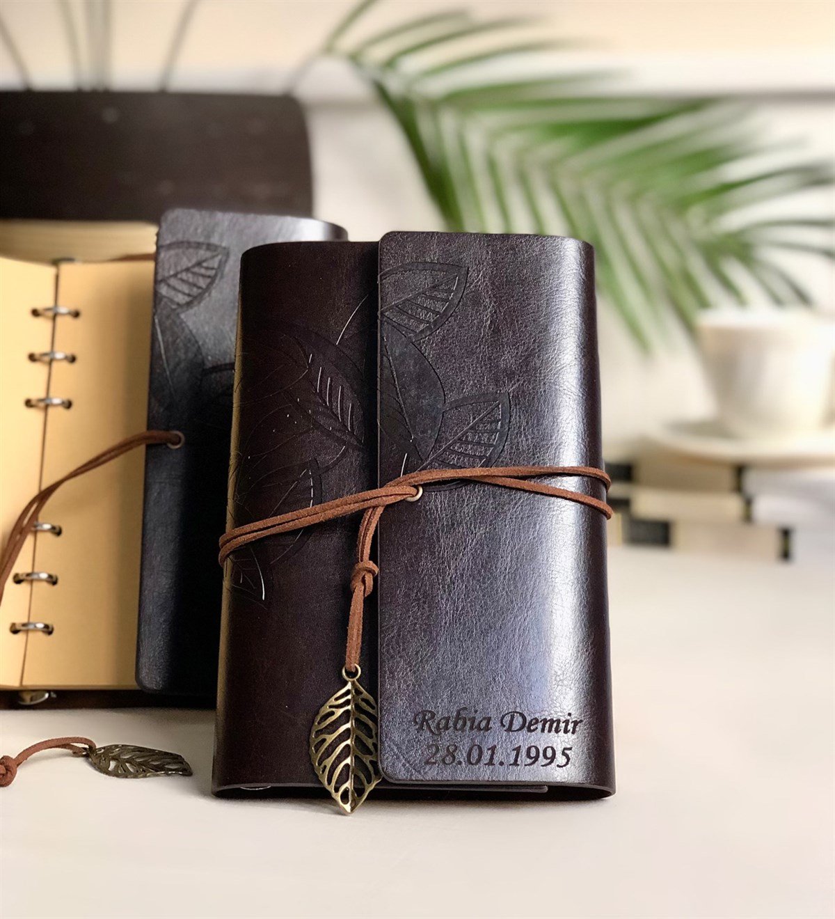 Kişiye Özel Yaprak Tasarımlı Deri Hatıra DefteriGift modagm-1363-1364