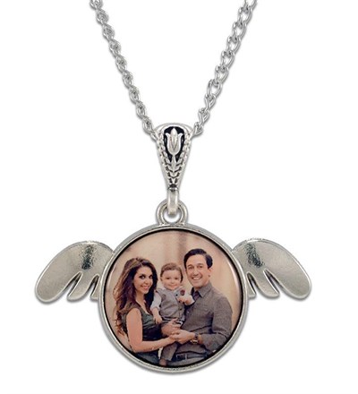 Kişiye Özel Yuvarlak Kanatlı Madalyon Kolye