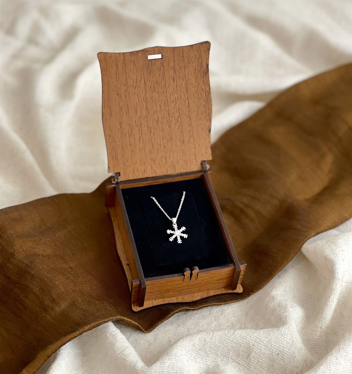 Kişiye Özel Ahşap Kutulu KolyeGiftmodaGmky100020