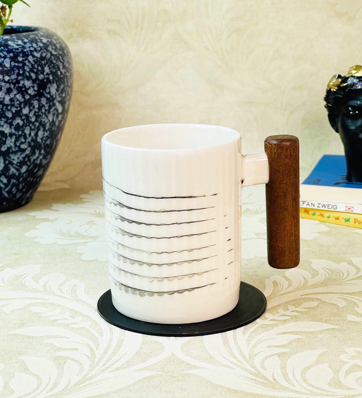 Ahşap Kulplu Siyah Ebruli Seramik KupagiftmodaGmkp100317