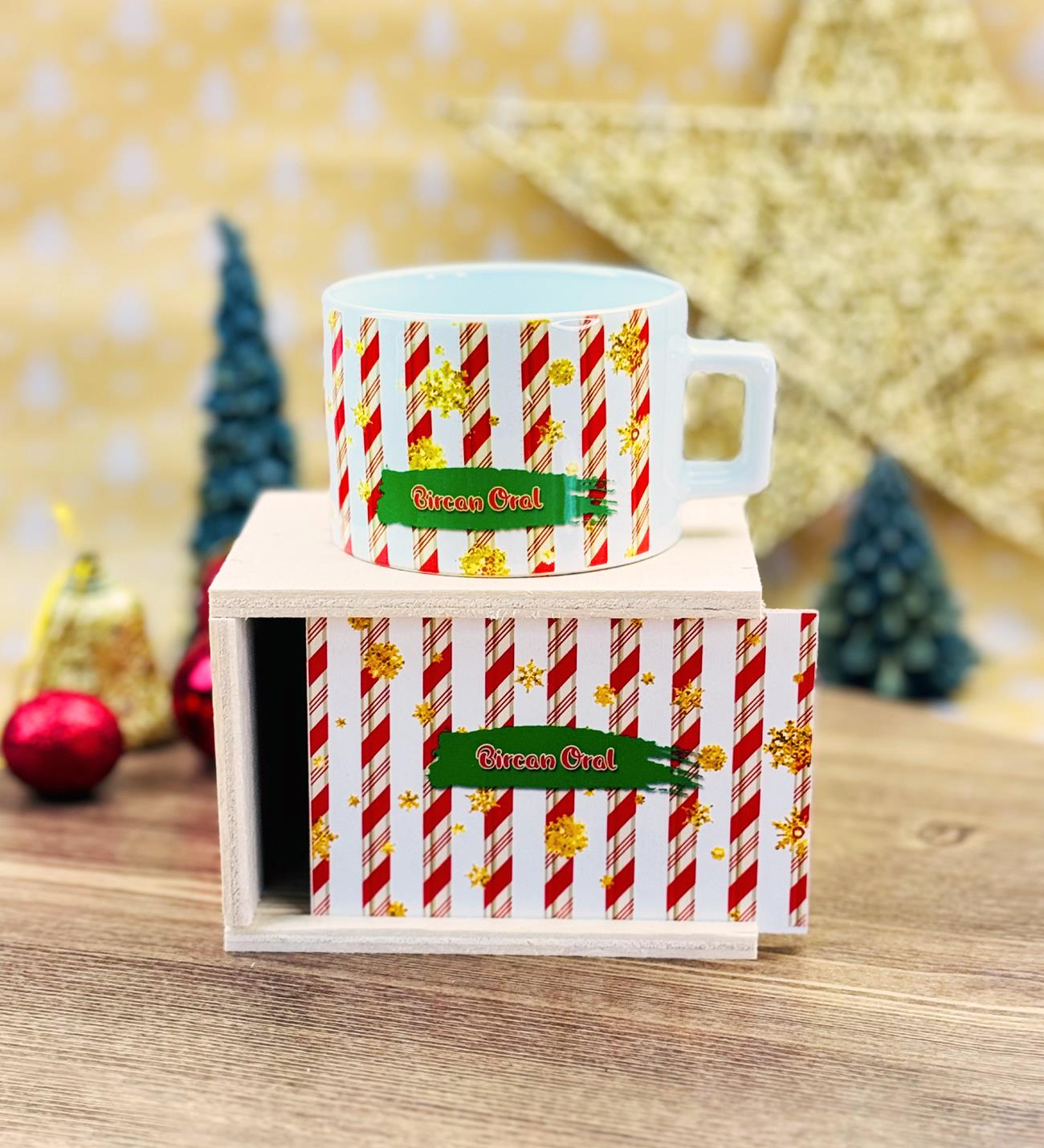 Kişiye Özel Altın Yaldız Tasarımlı Yılbaşı Kutulu KupagiftmodaGmkp100367