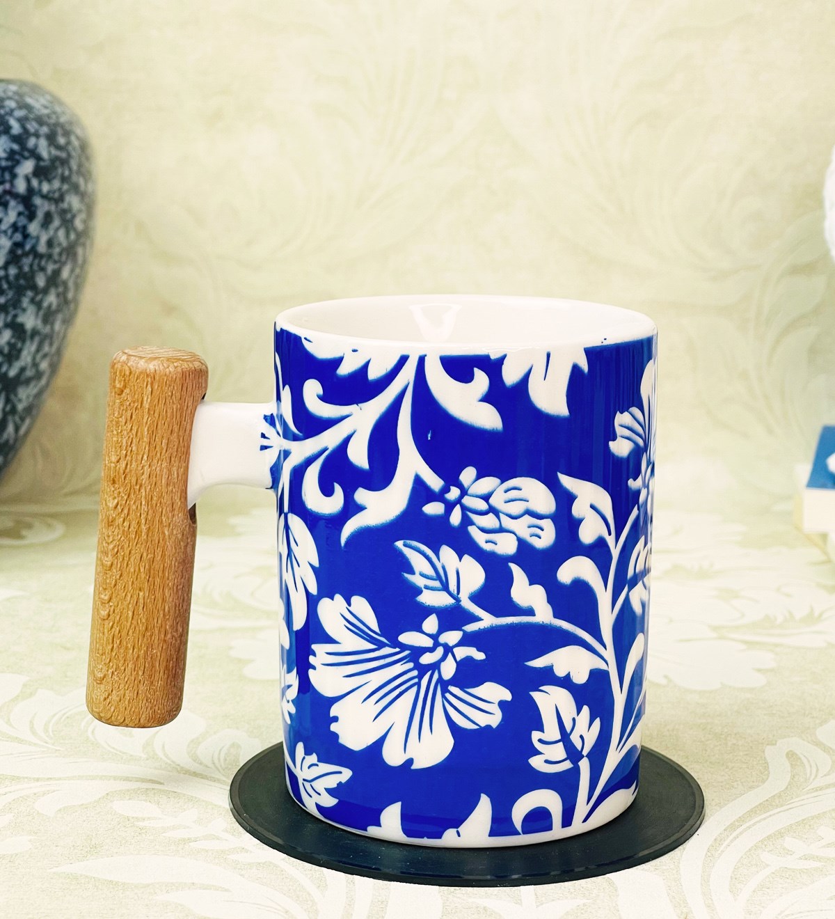 Ahşap Kulplu Mavi Ebruli Tasarımlı Seramik KupagiftmodaGmkp100319