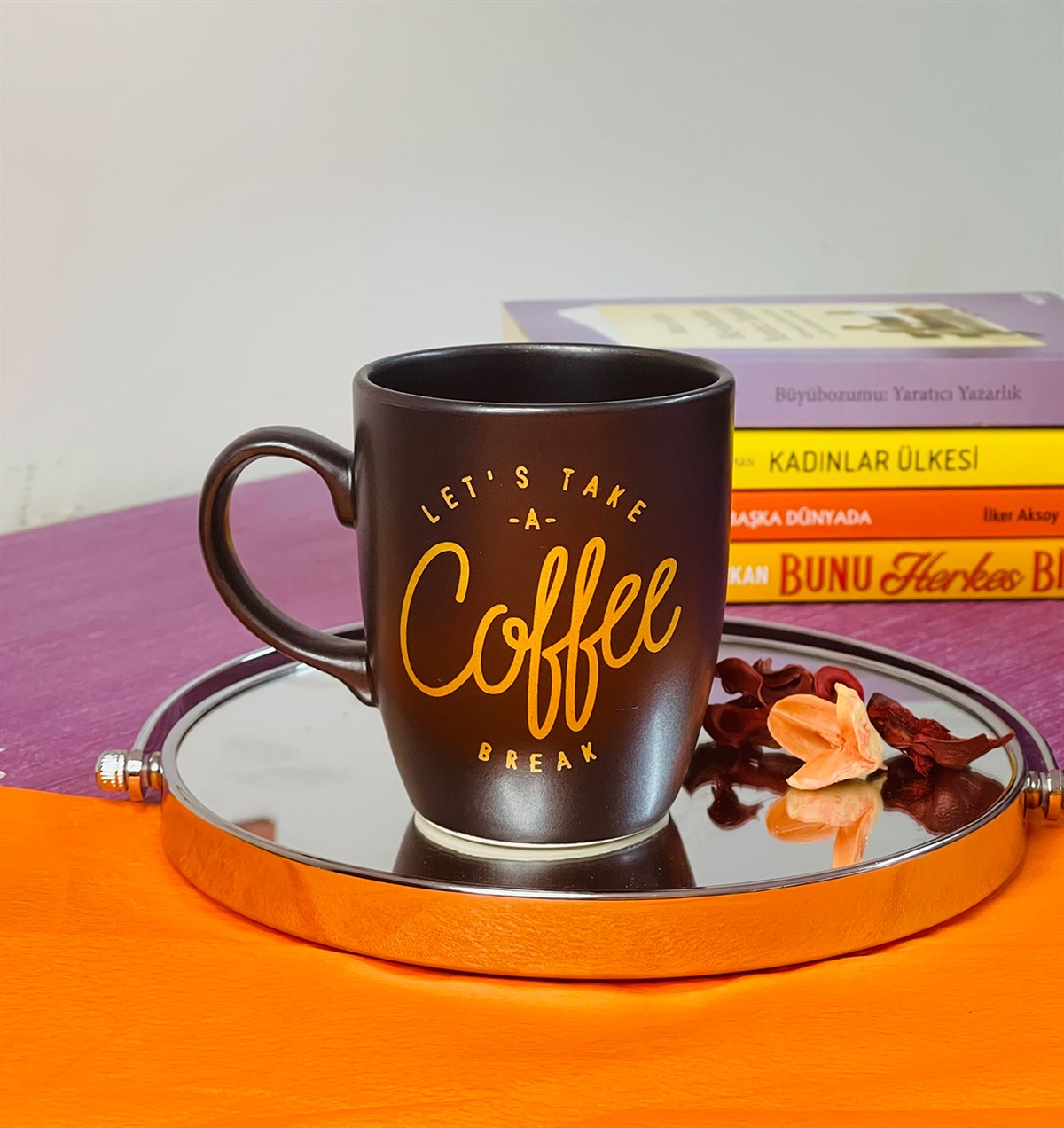 Kahve Molası Verelim Gold Yazı Tasarımlı Siyah 9 Cm Kupa BardakgiftmodaGmkp100213