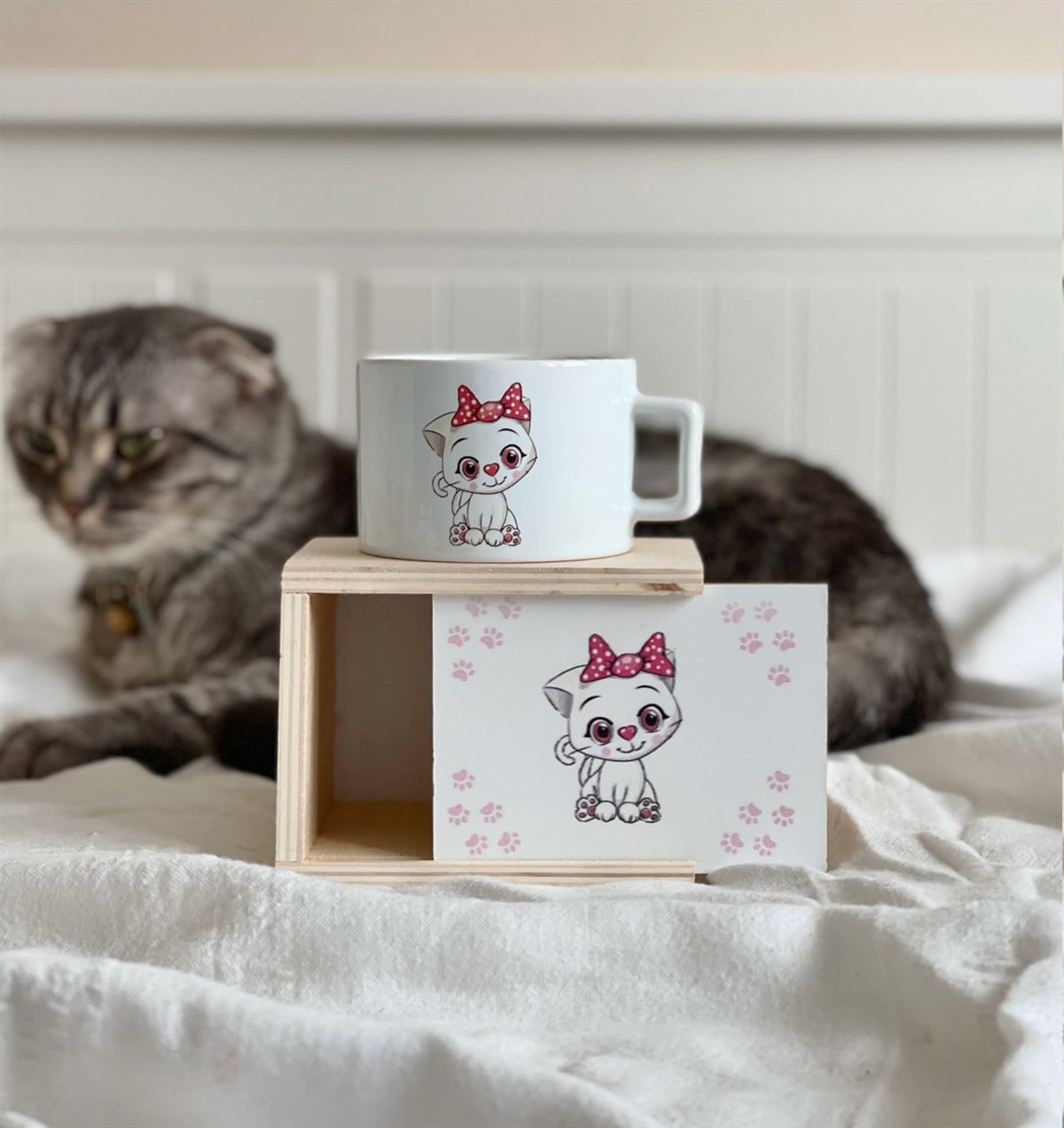 Sevimli Pembe Kedi Tasarımlı Ahşap Kutulu KupagiftmodaGmkp100192