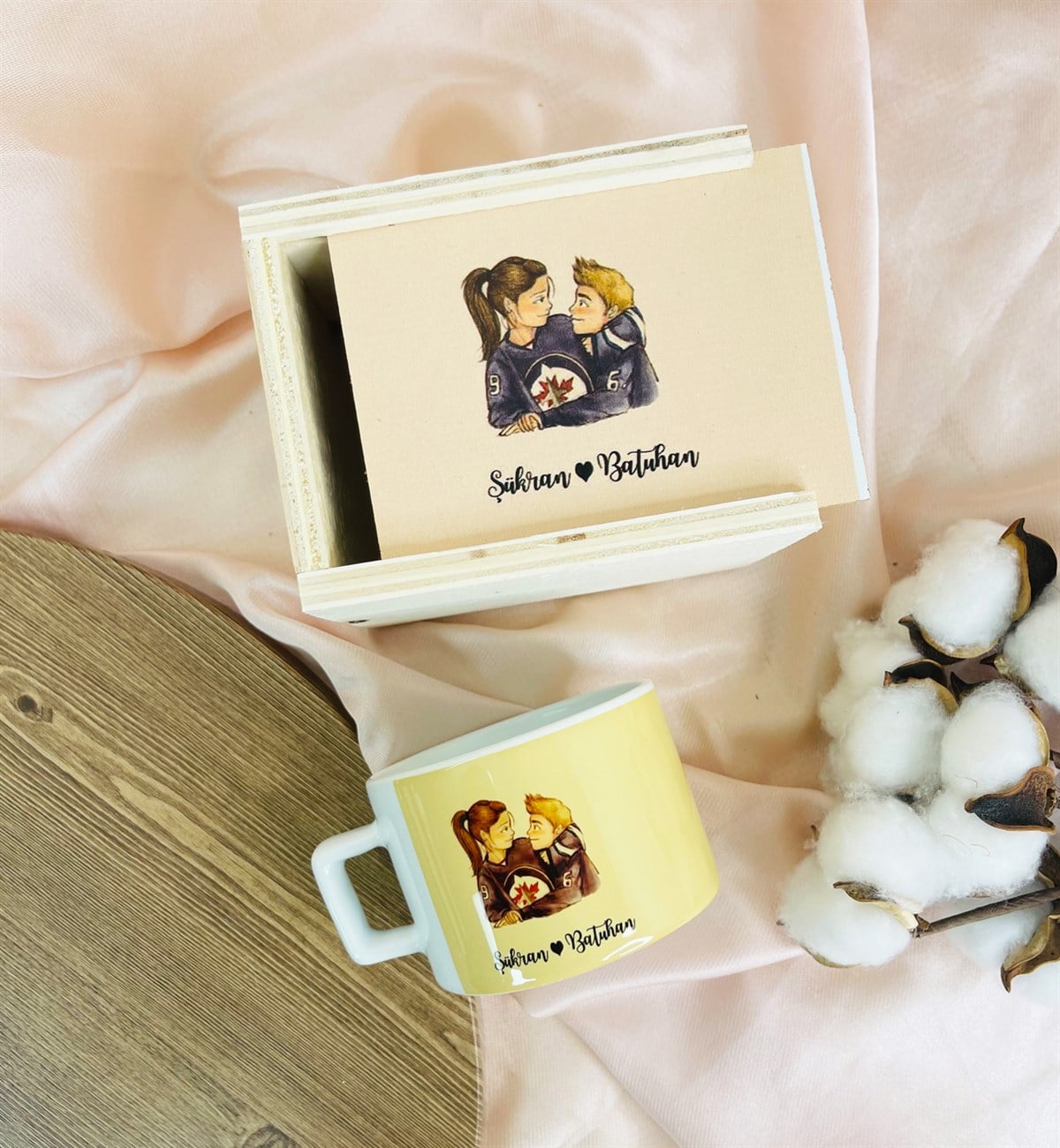 Kişiye Özel Sevimli Aşıklar Tasarımlı Kutulu KupagiftmodaGmkp100391