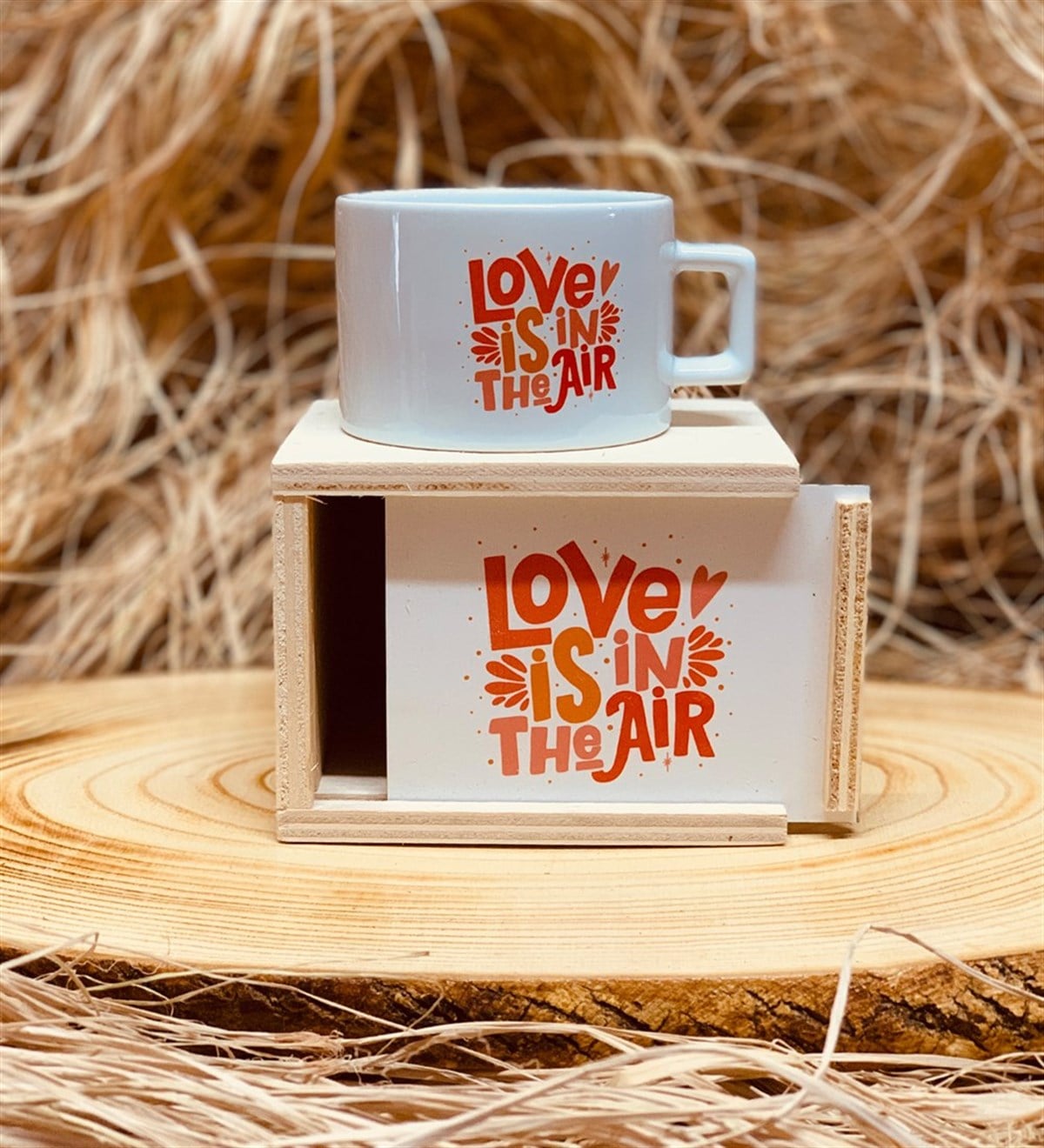 Love Is In The Air Ahşap Kutulu Kupa Sevgiliye HediyeGiftmodalove-is-air-kupa