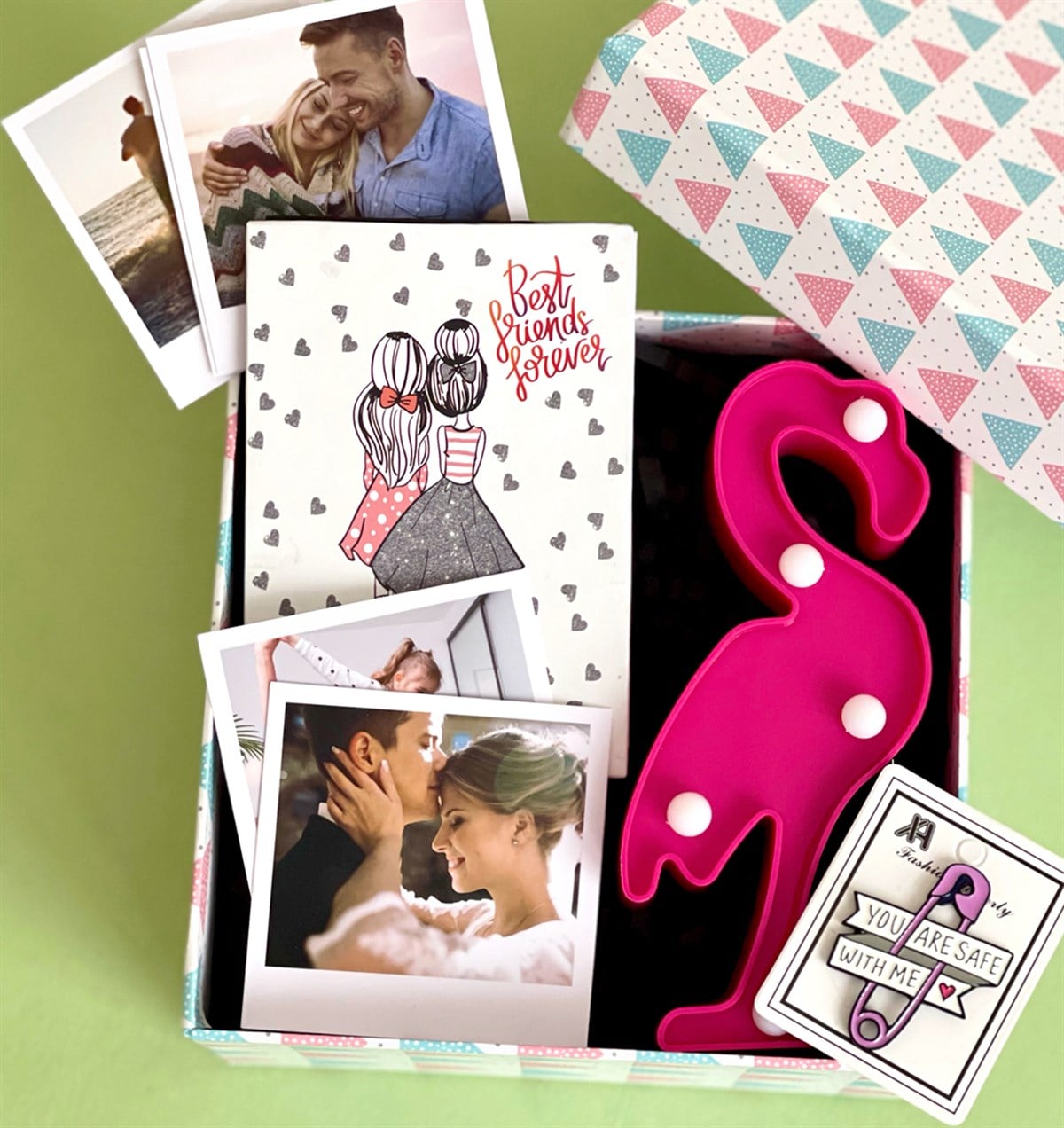 Kişiye Özel Fotoğrafla Flamingo Led Lamba Rozet ve Kız Kardeş Mini Fotoğraf Albümü Hediye SetiGiftmodaGmhs101031