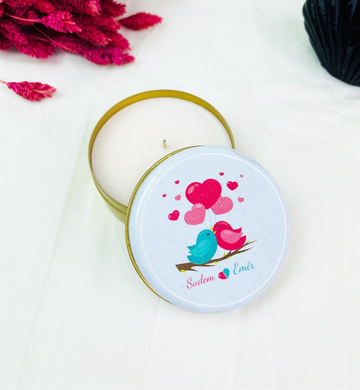 Kişiye Özel Sevgili Kuşlar Tasarımlı Kokulu Teneke MumgiftmodaGmmum0041