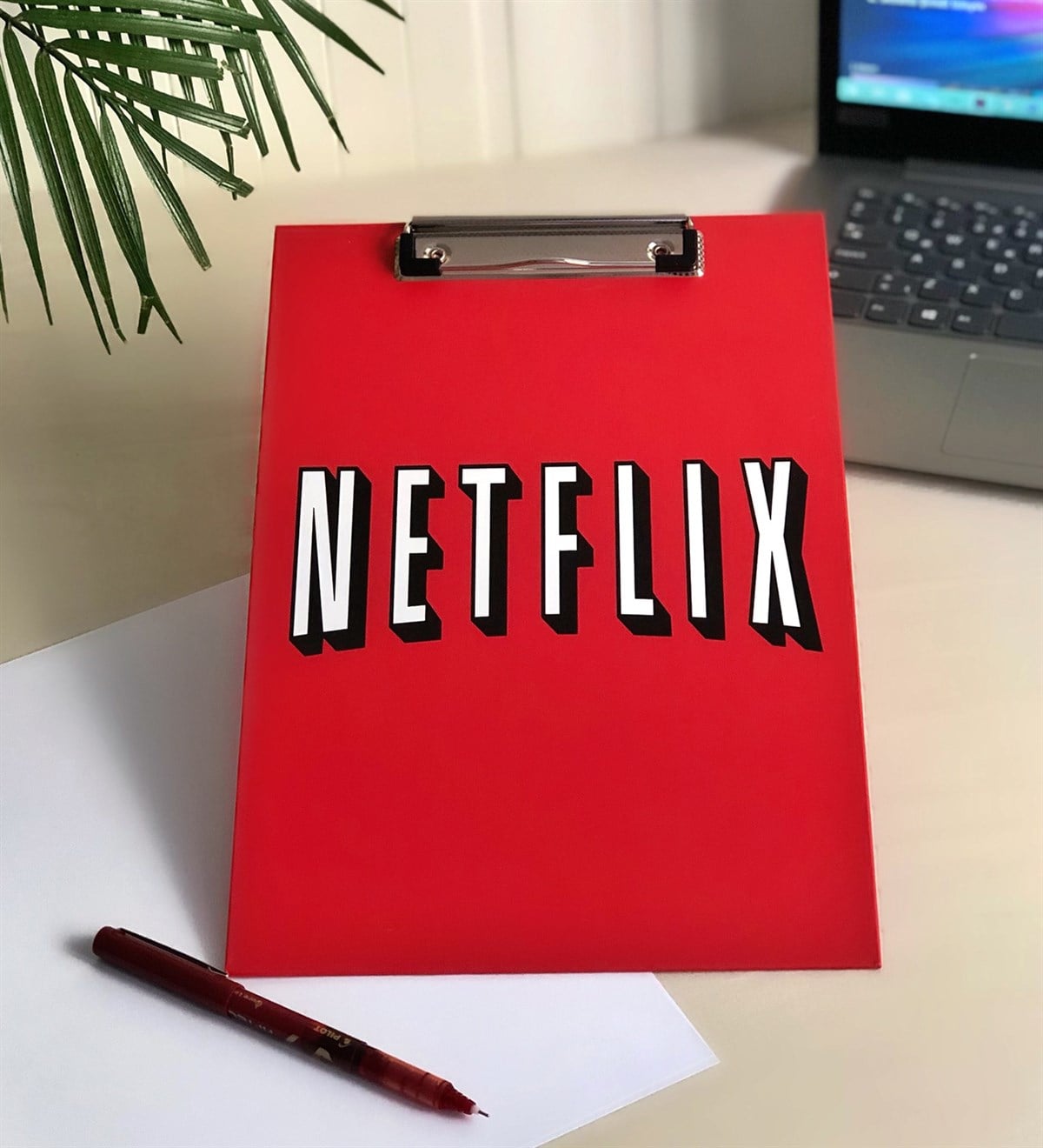 Netflix Tasarımlı SekreterlikGiftmodaNetfilix-Sekreterlik