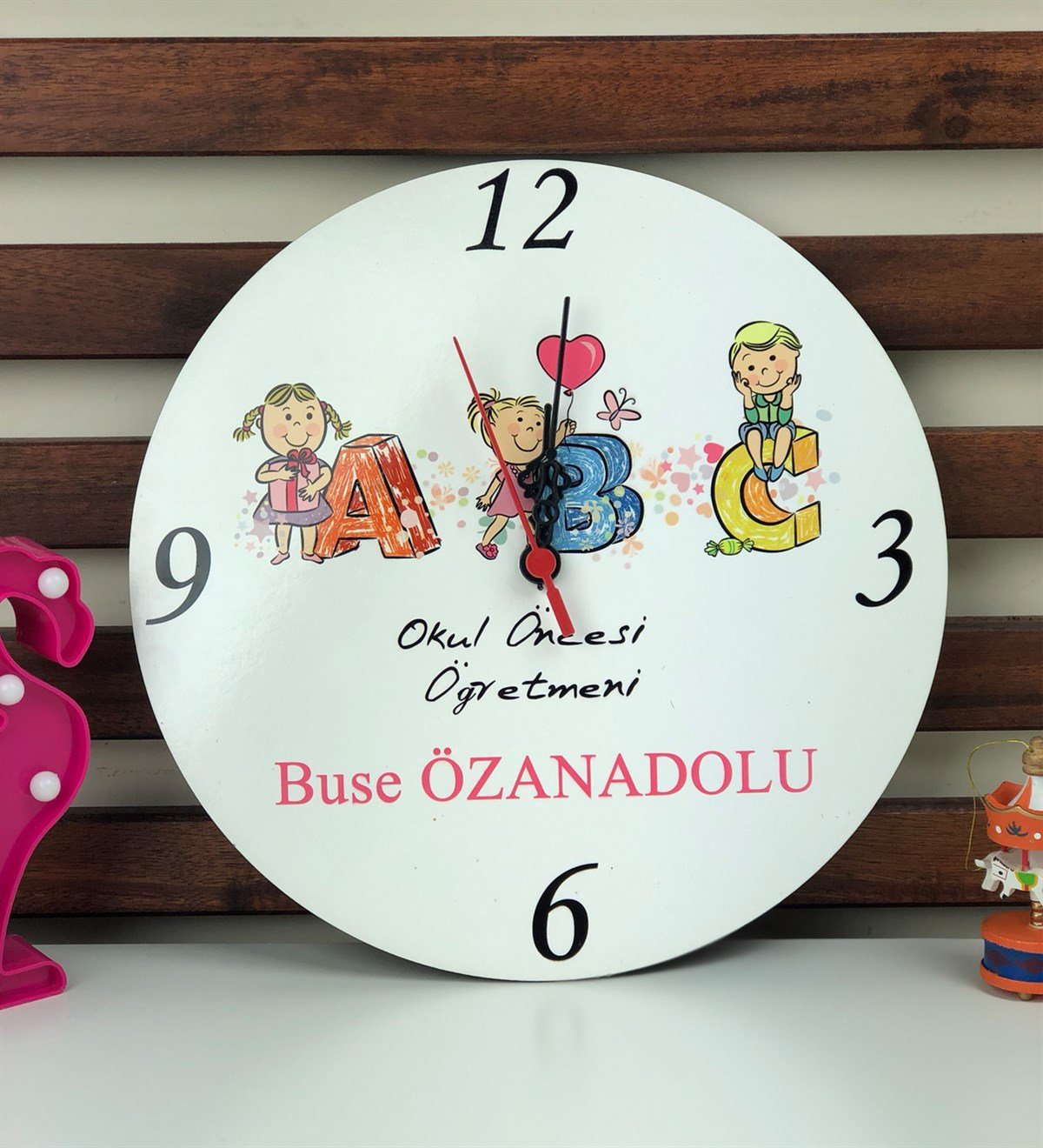 Okul Öncesi Öğretmeni Tasarımlı Kişiye Özel SaatGiftmodaOkul-Öncesi-Saat