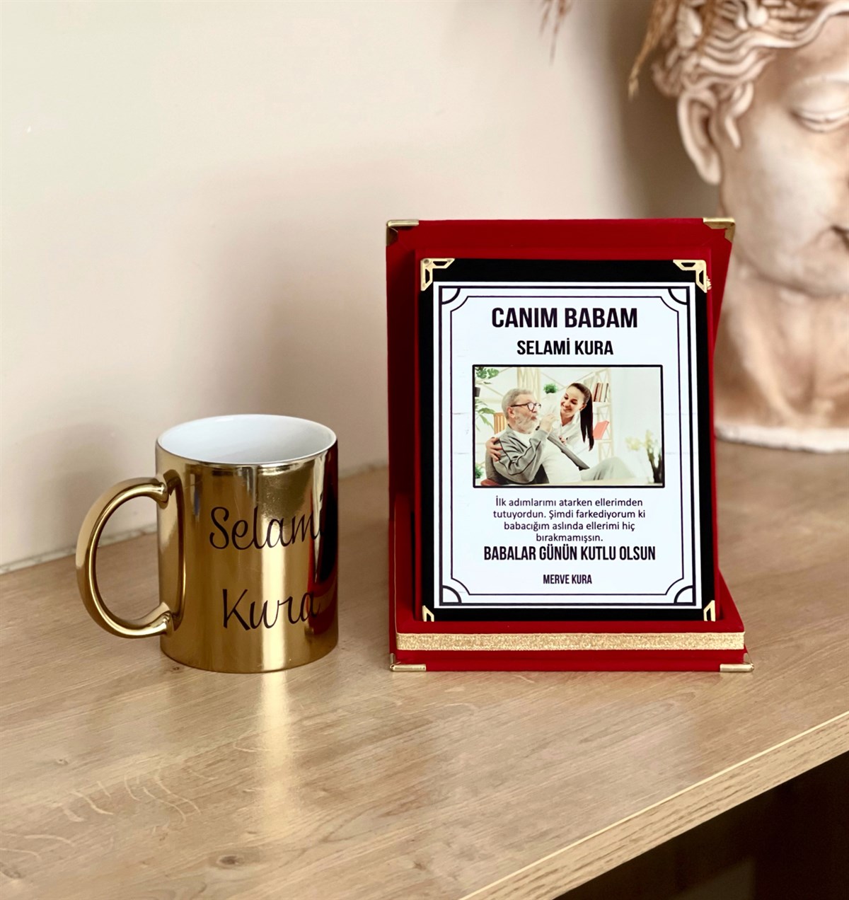 Kişiye Özel Dünyanın En İyi Babasına Özel Plaket Ve Gold Kupa Hediye SetigiftmodaGmhs100816-Gmplkt00001-Gmkp100168