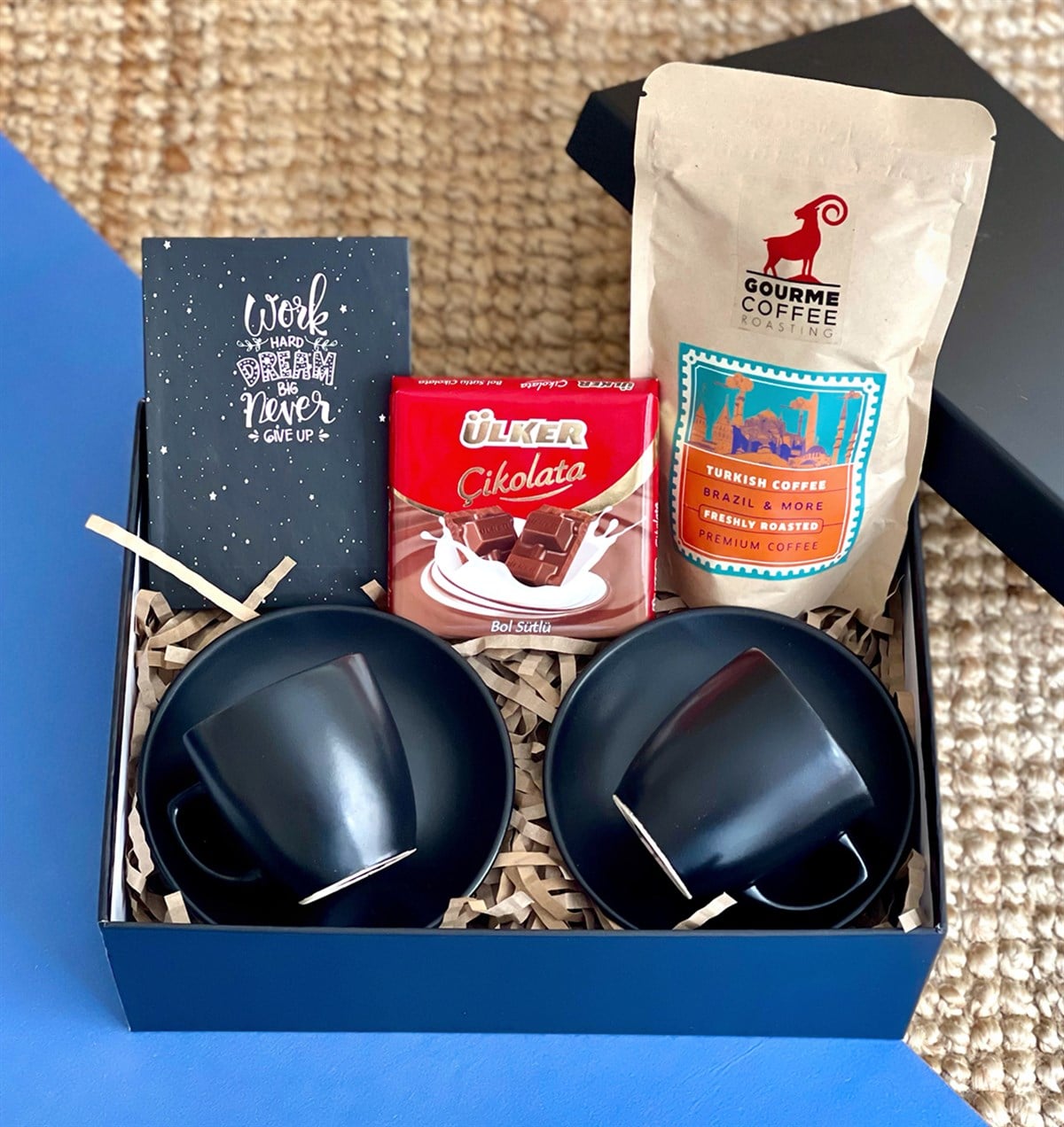 Özel Kutusunda 2'li Türk Kahvesi Fincanı Work Hard Dream Mini Fotoğraf Albümü Çikolata ve Türk Kahvesi GiftmodaGmhs100989