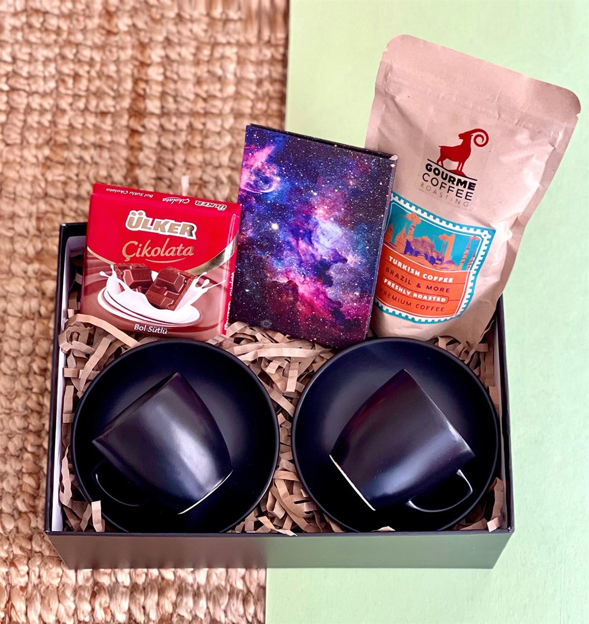 Özel Kutusunda 2'li Türk Kahvesi Fincanı Space Mini Fotoğraf Albümü Çikolata ve Türk Kahvesi GiftmodaGmhs101007