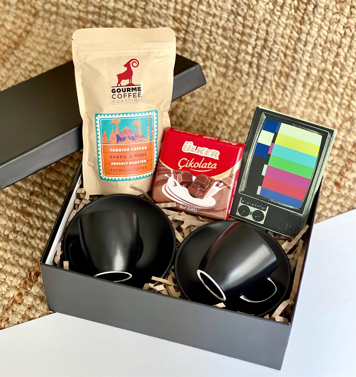 Özel Kutusunda 2'li Türk Kahvesi Fincanı Nostaljik Tv Mini Fotoğraf Albümü Çikolata ve Türk Kahvesi GiftmodaGmhs101011