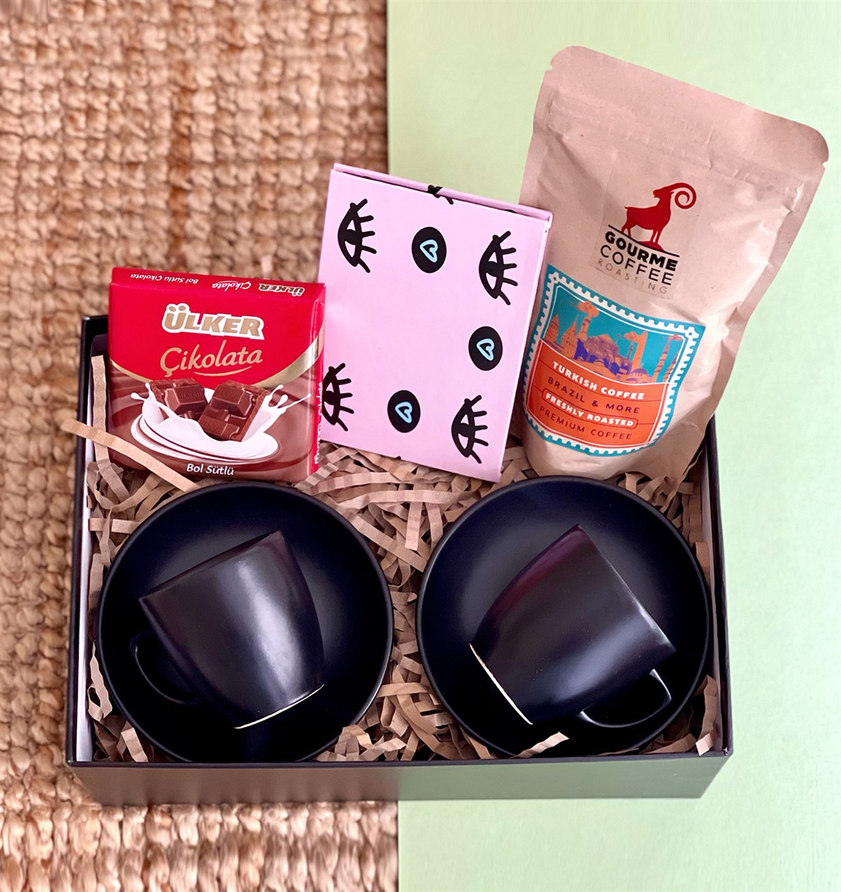 Özel Kutusunda 2'li Türk Kahvesi Fincanı Nazar Göz Mini Fotoğraf Albümü Çikolata ve Türk Kahvesi GiftmodaGmhs100999