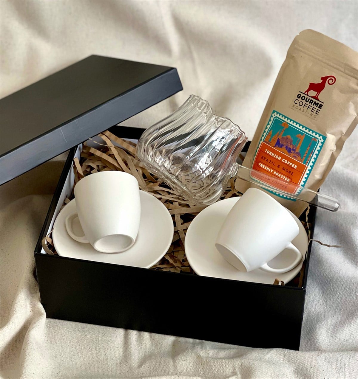 Özel Kutusunda 2'li Türk Kahvesi Fincanı Cezve ve Türk Kahvesi SetiGiftmodaGmhs100961
