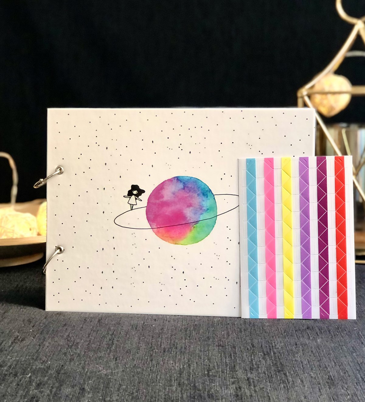 Satürnlü Kız Tasarımlı Siyah Sayfa Kendin Yap Fotoğraf Albümü Beyaz Kalem HediyeliGiftmodakya-sat-kiz-1