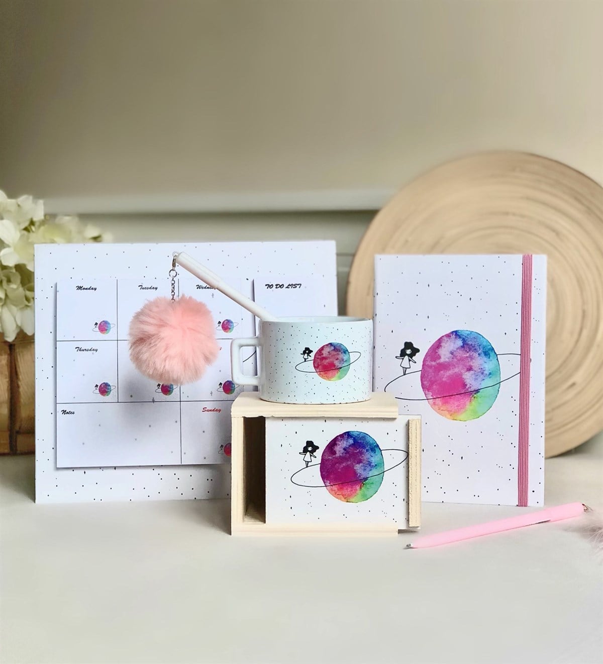 Satürünlü Kız Tasarımlı Kıırtasiye SetiGiftmodaSatürün-Planner-Defter-Ktl-Kupa-Kalem