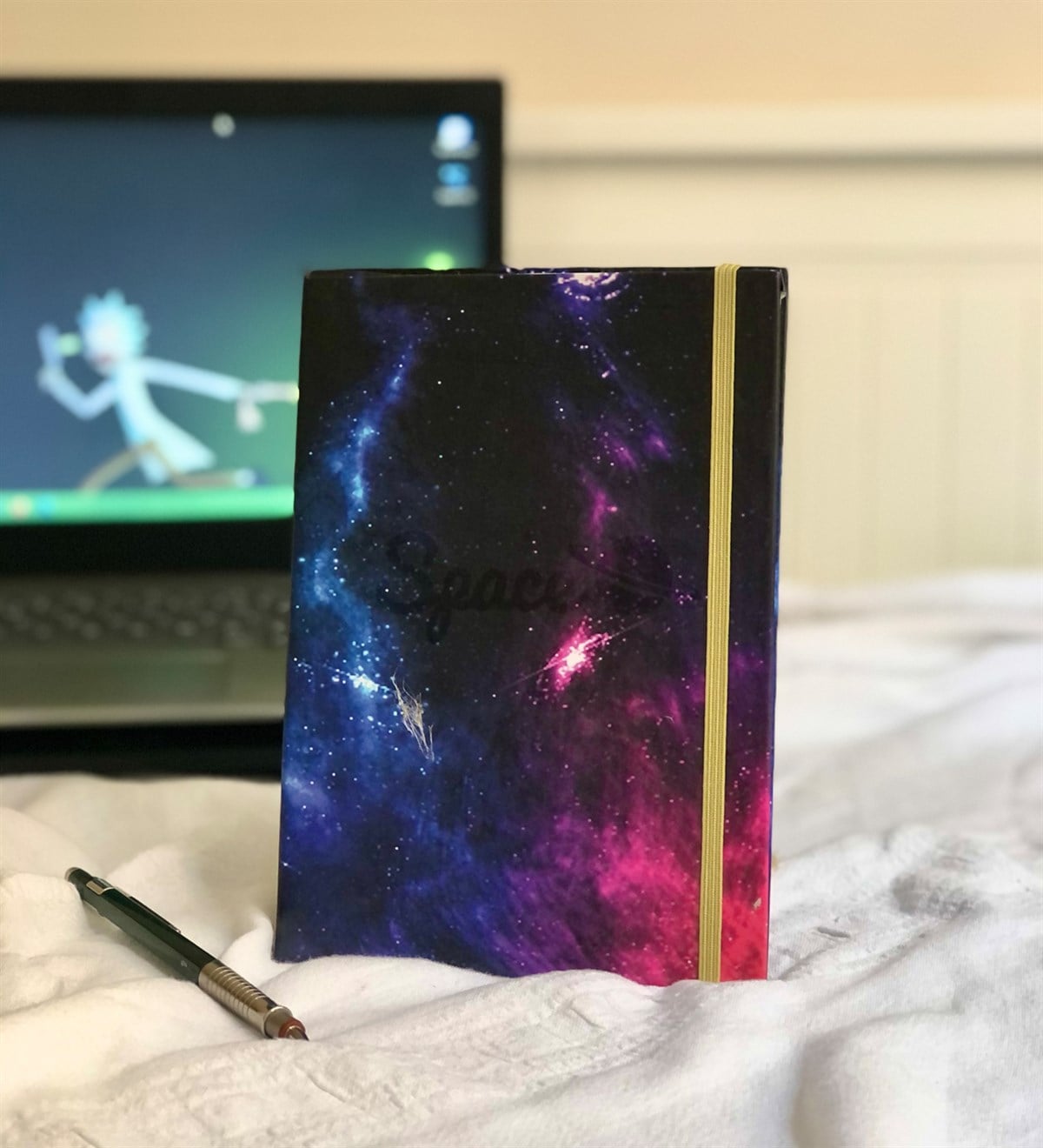 Space Tasarımlı Lastikli DefterGiftmodaSpace-Lastikli-Defter