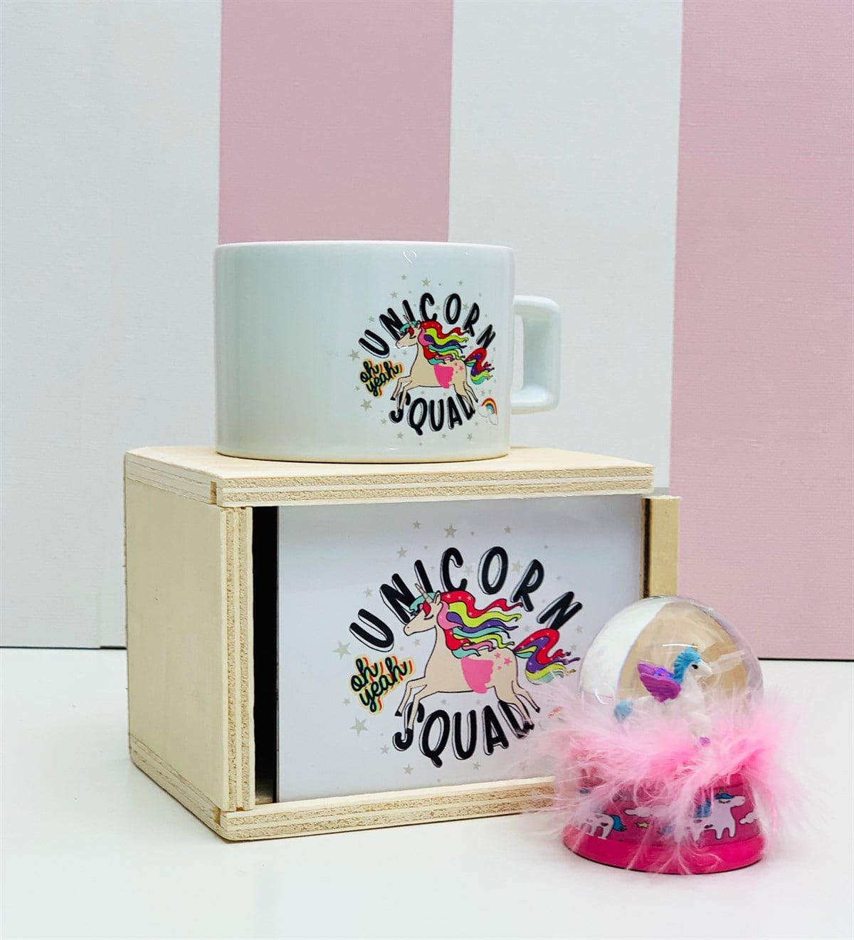 Unicorn Squad Tasarımlı Kutulu Kupa Ve Mini  Kar KüresiGiftmodaUnicorn-Suqad-Kupa-Kar-Küresi