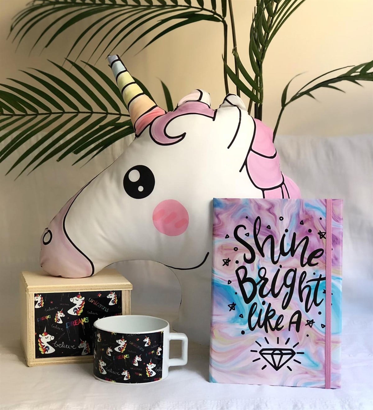 Unicorn Yastık Kutulu Kupa Ve Elmas Mottolu Tasarım Lastikli DefterGiftmodaUnicorn-Yastık-Kutulu-Kupa-Elmas-Defter
