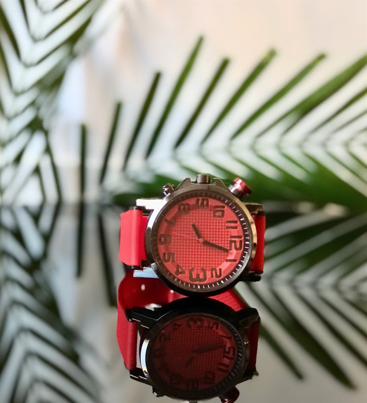 Unisex Kırmızı Kabartmalı Lastik Kordonlu Saat BüyükGiftmodaUnisex-Kırmızı-Kabartmalı-Saat-Büyük