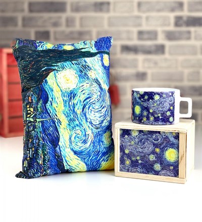 Van Gogh Yıldızlı Gece Ahşap Kutulu Kupa ve Yastık Hediye Seti