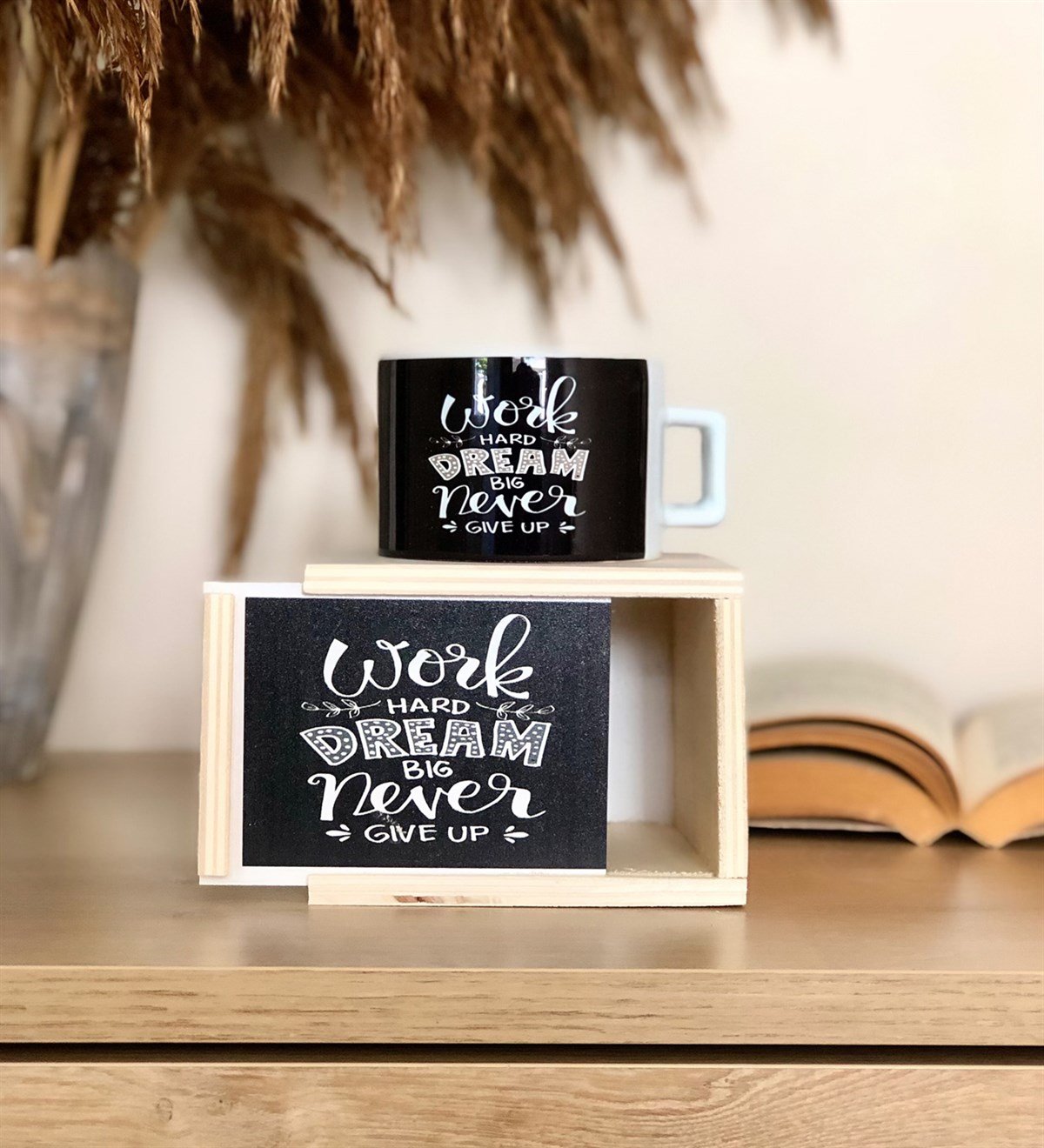 Work Hard Dream Tasarımlı Kutlu KupaGiftmodaWork-Hard-Dream-Kutulu-Kupa