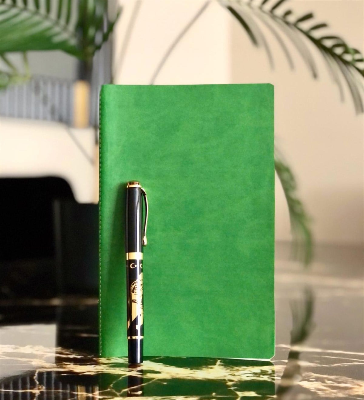 Yeşil Deri Defter Ve Altın Yaldızlı KalemGiftmodaDeri-Defter-Kalem-Yesil-Besmele