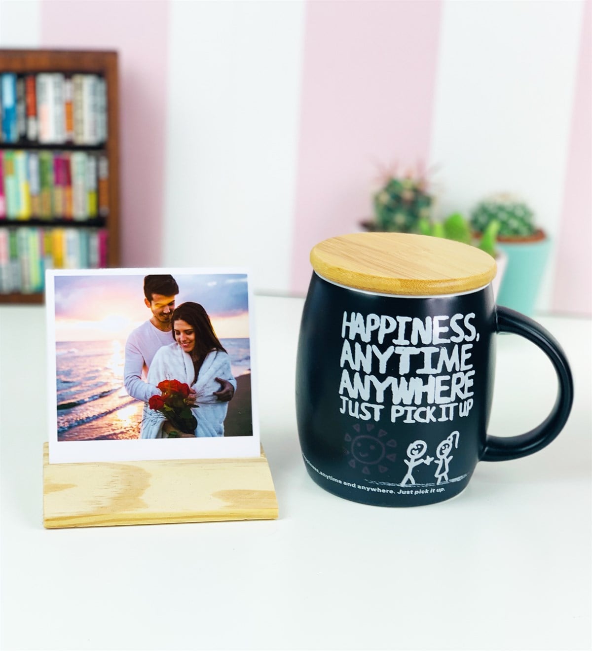  Kişiye Özel Ahşap Fotoğraf Tutucu Ve Ahşap Kapaklı Mottolu Siyah KupaGiftmoda GM-2457-Sevgili 