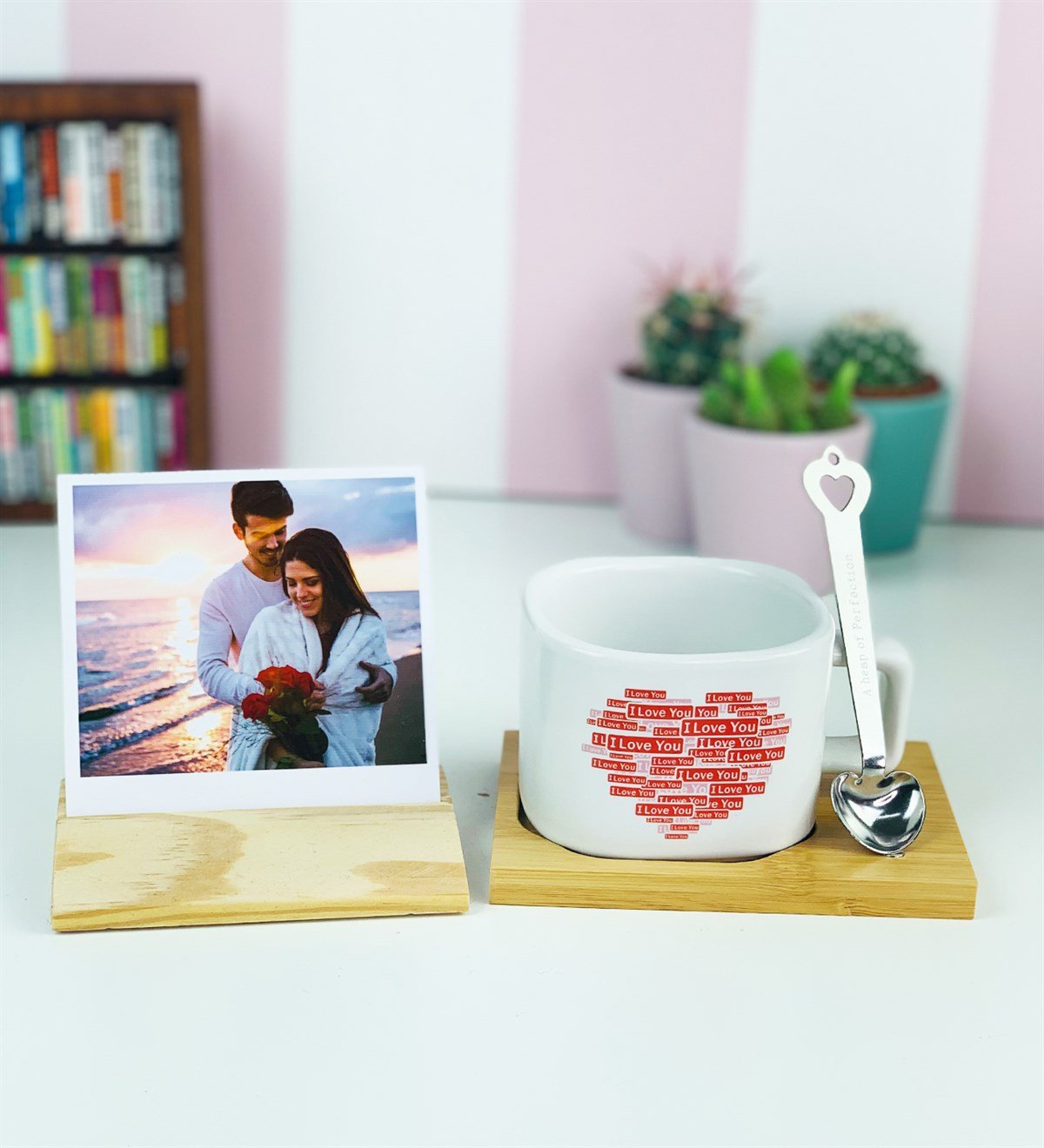  Kişiye Özel Ahşap Fotoğraf Tutucu Ve I Love You Tasarımlı Ahşap Standlı KupaGiftmodaGM-2454-Love-You-K-O-Foto