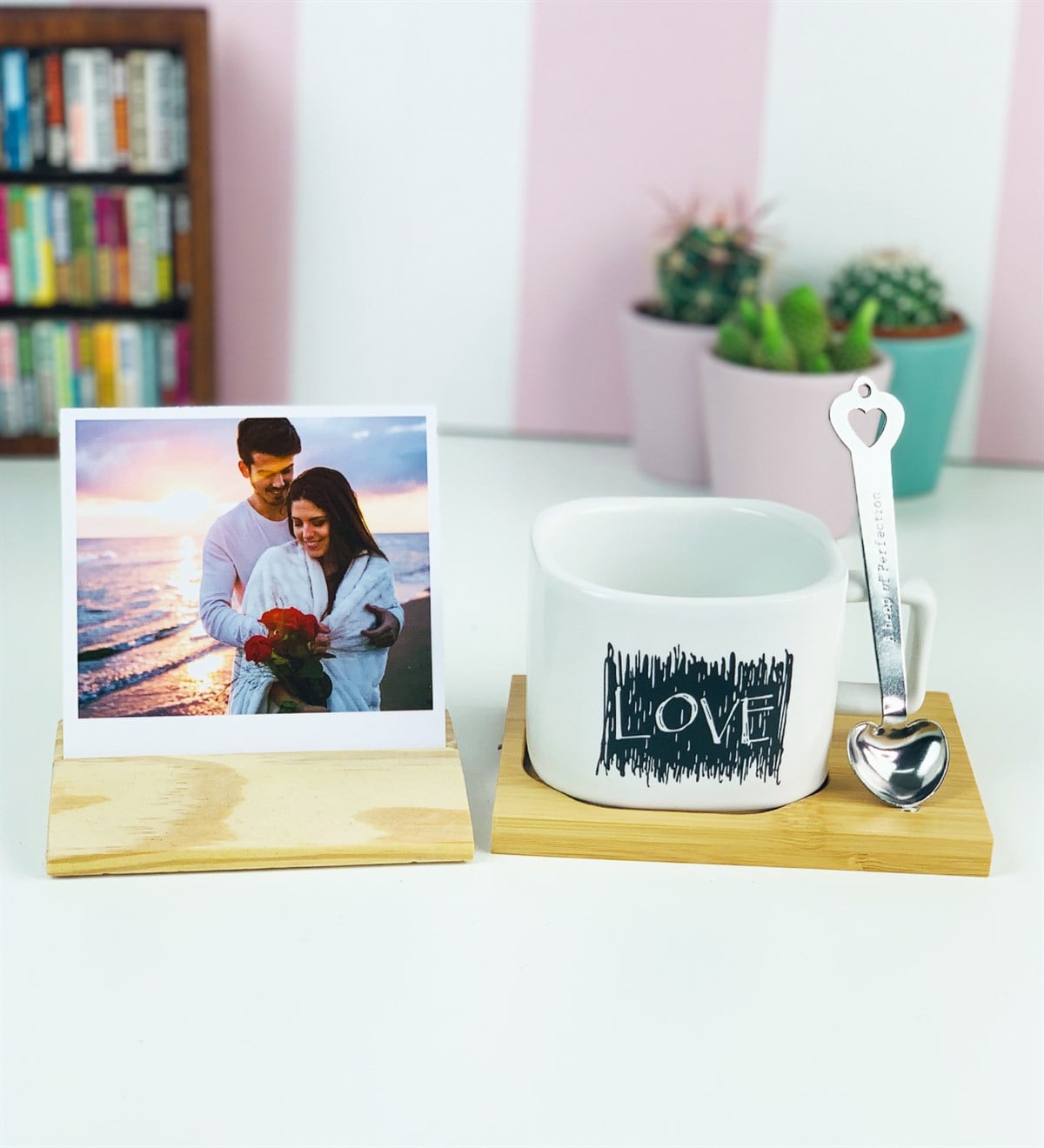  Kişiye Özel Ahşap Fotoğraf Tutucu Ve Love Siyah Çizgili Tasarımlı Ahşap Standlı KupaGiftmodaGM-2454-Love-Siyah-Çizgili 