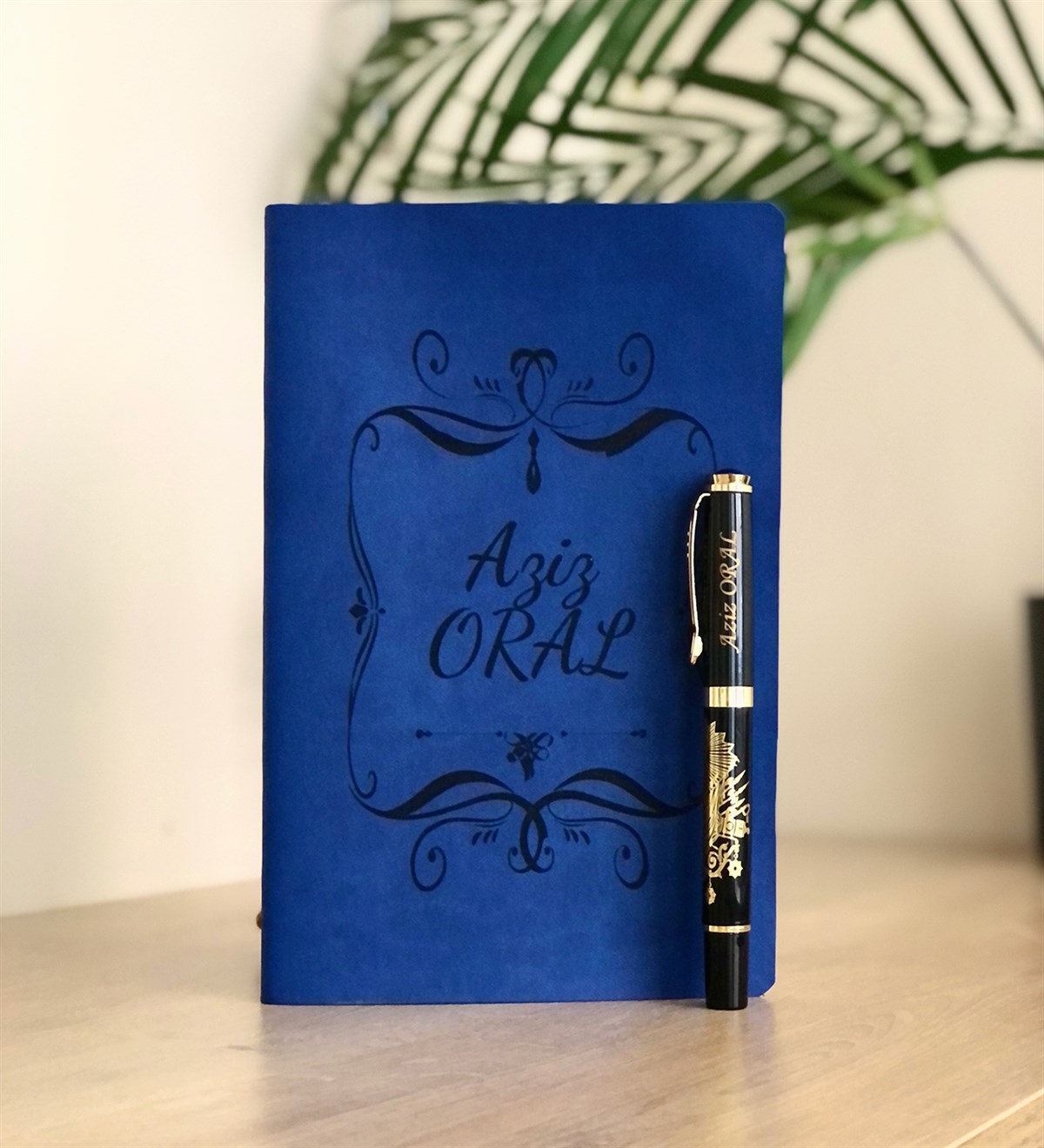  Kişiye Özel Lacivert Deri Defter Ve Altın Yaldızlı KalemGiftmoda Ko-Deri-Defter-1-Kalem-Laci
