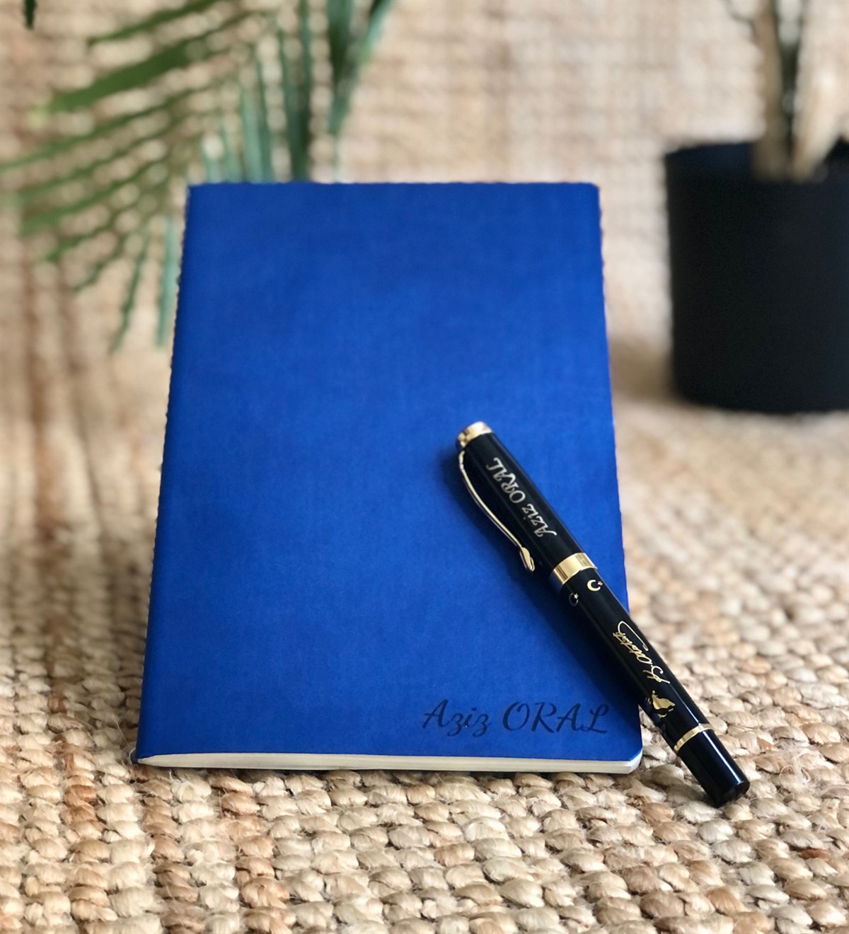  Kişiye Özel Lacivert Deri Defter Ve Altın Yaldızlı Kalem Giftmoda Ko-Deri-Defter-Kalem-Lacivert-Besmele