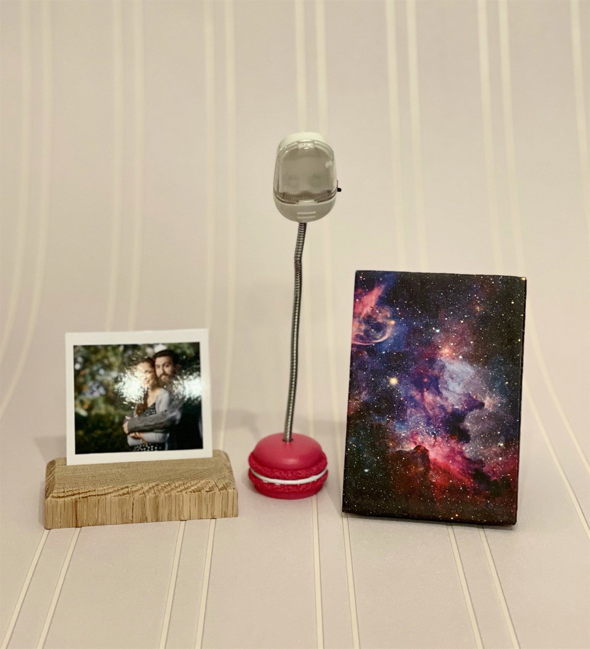  Kişiye Özel Space Mini Albüm Ahşap Fotoğraf Tutucu Ve Makaron Gece Lambası SetGiftmodaGmhs100082