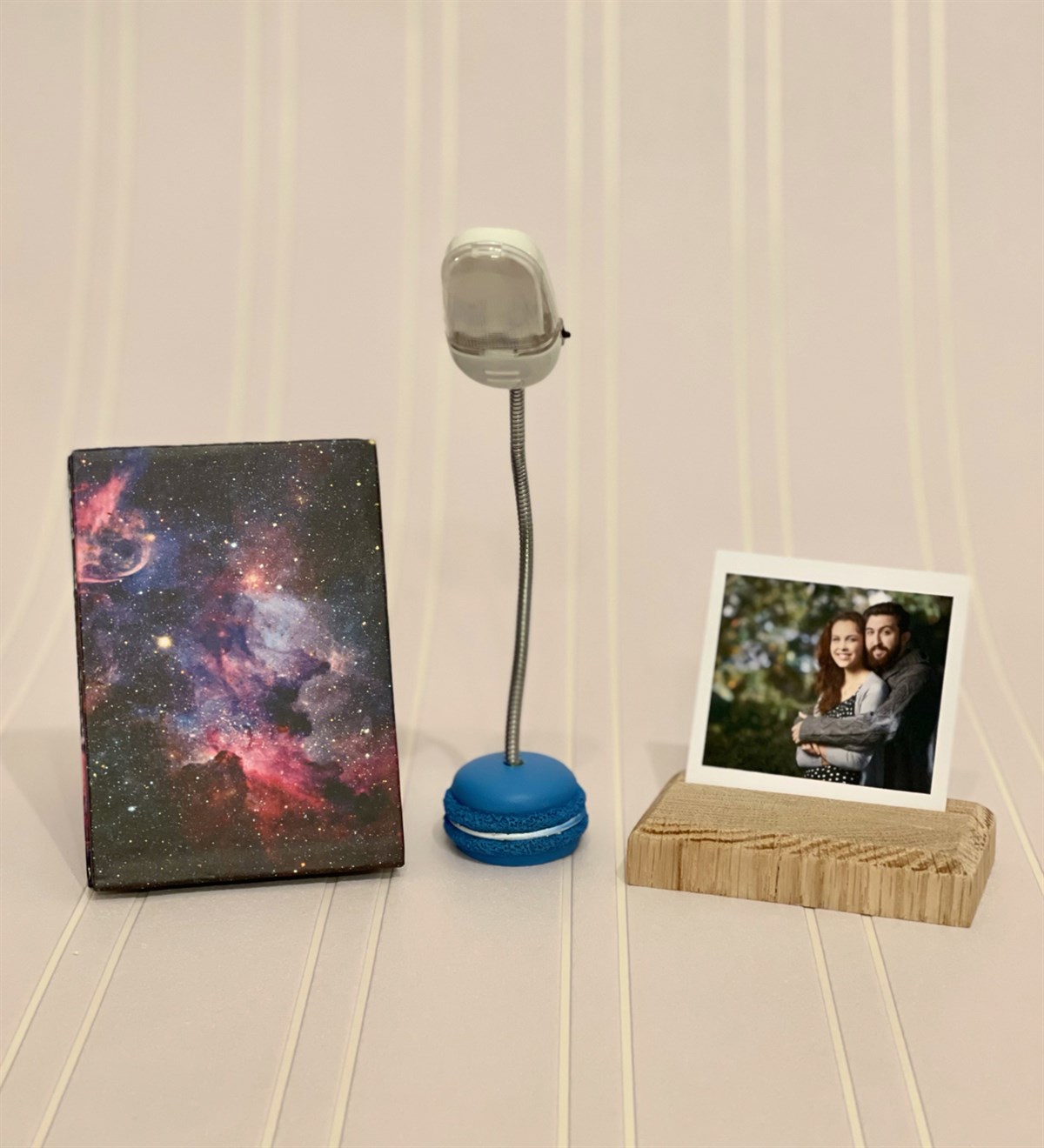  Kişiye Özel Space Mini Albüm Ahşap Fotoğraf Tutucu Ve Makaron Gece Lambası SetGiftmodaGmhs100077
