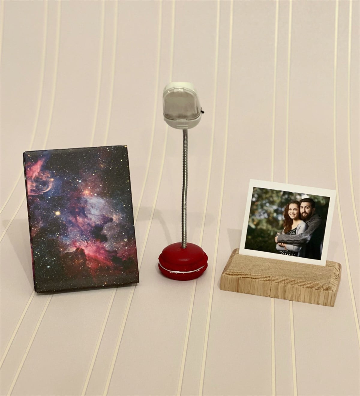  Kişiye Özel Space Mini Albüm Ahşap Fotoğraf Tutucu Ve Makaron Gece Lambası SetGiftmodaGmhs100078