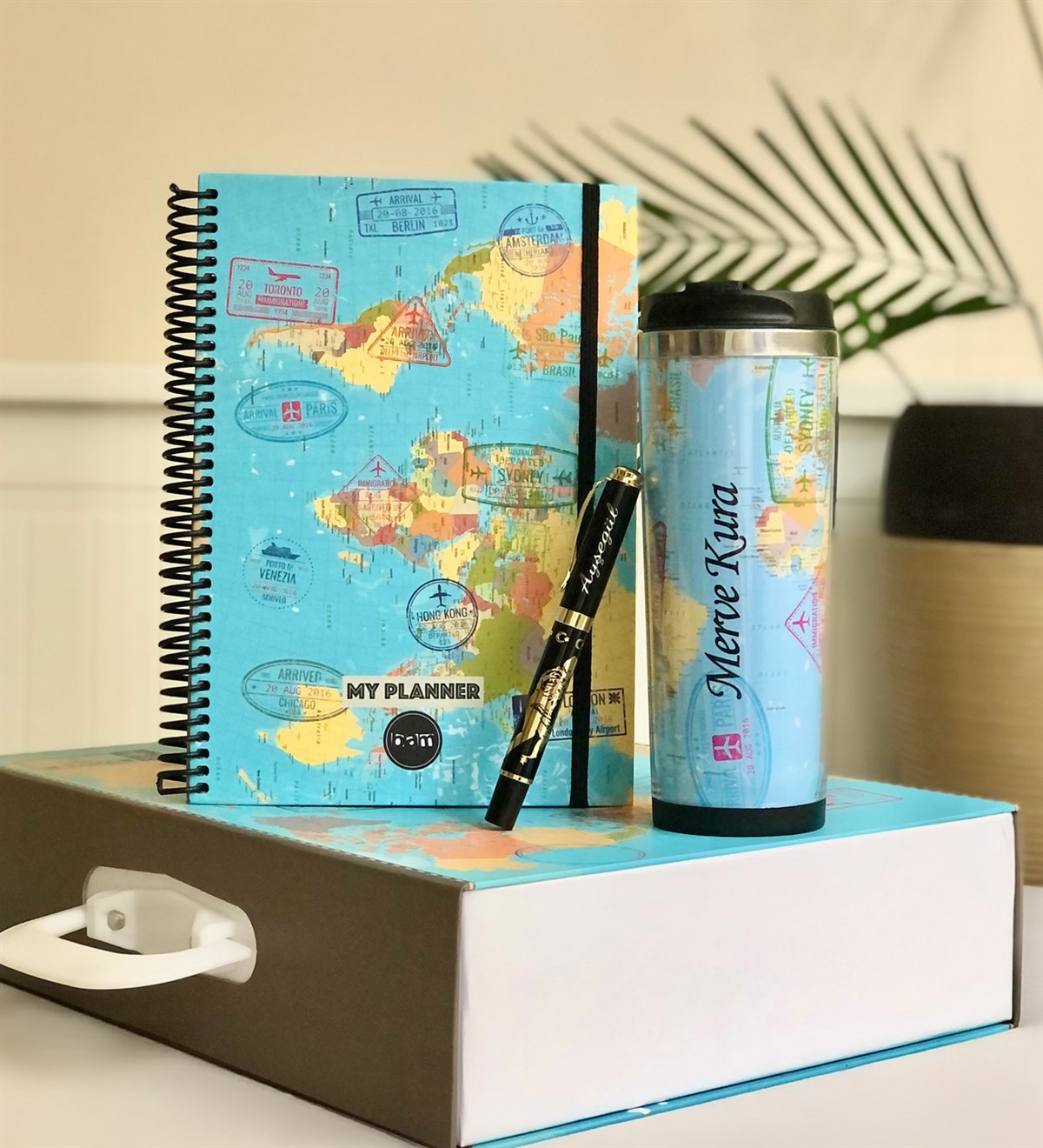  Kişiye Özel Travel Tasarımlı Özel Kutulu Hediye Seti GiftmodaTravel-Mug-MKA-Ko