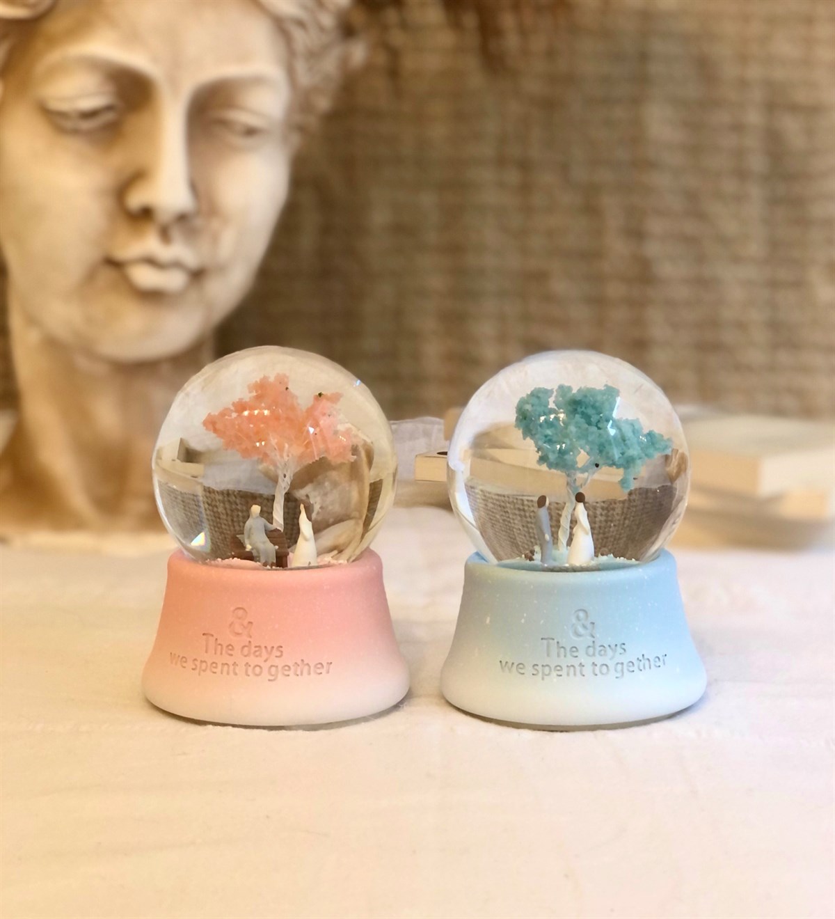 Ağaç Altında Mutlu Sevgililer Orta Boy Kar KüresiGiftmodaGM-4103